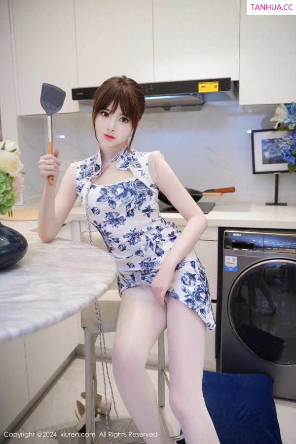   [XiuRen]高清写真图 2024.03.19 No.8255 梦灵儿Mini 丝袜美腿第22张图片